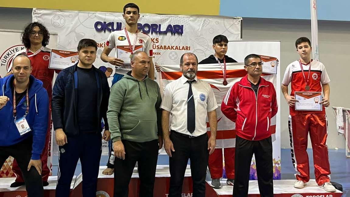 Mersin'de düzenlenen okullar arası Kick Boks Türkiye şampiyonasında okulumuz öğrencilerinden Mustafa Çetin Türkiye 3. olmuştur.